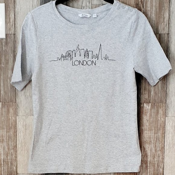 Reitmans T-shirt With a graphic of London - Picture 2 of 6